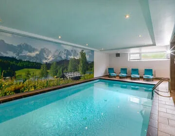 Hallenbad & Sauna Bild 2