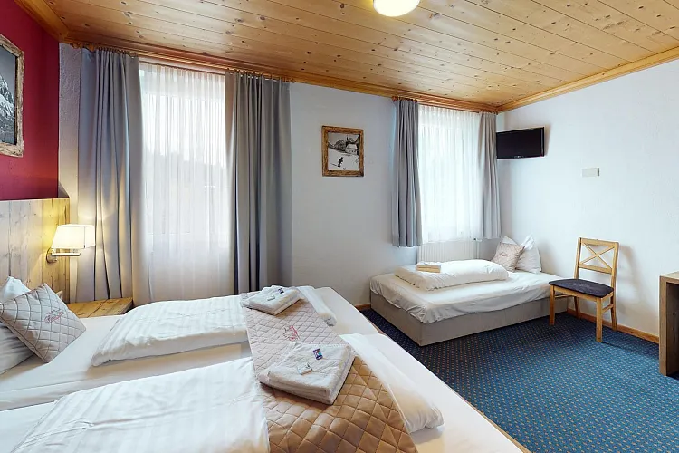 1_haustirolbedroom2.jpg